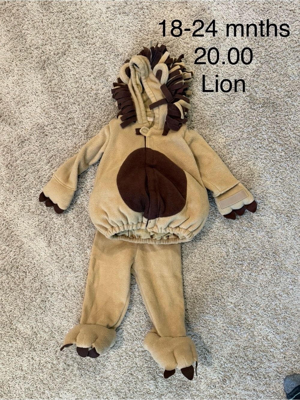 Old Navy Lion Costume Cozy, Cute, Warm 12-24 months perfect for your little one.